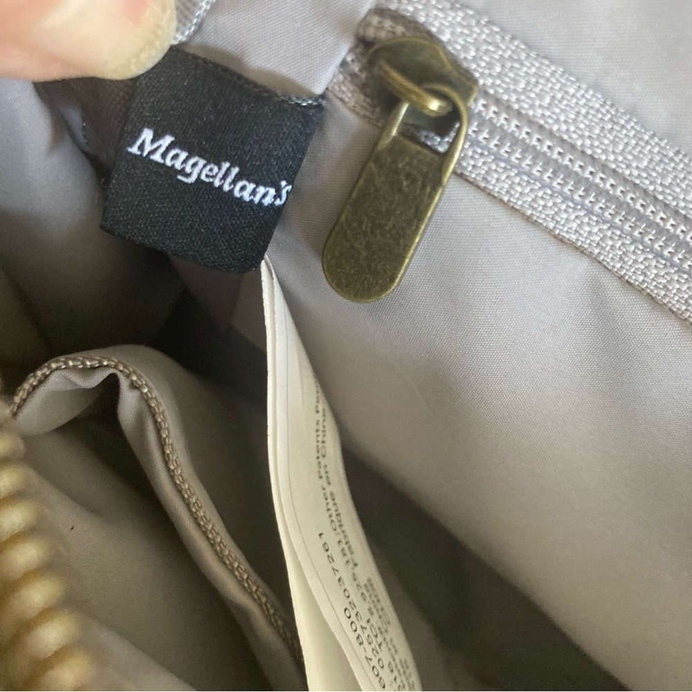 MAGELLAN’S RFID EMBROIDERED CROSSBODY BAG - Picture 7 of 15